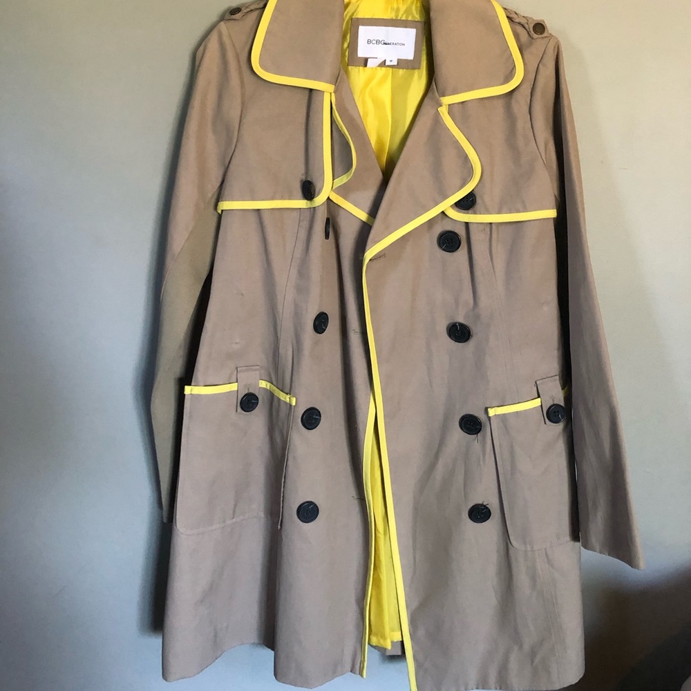 BCBG Trench Coat tan and yellow